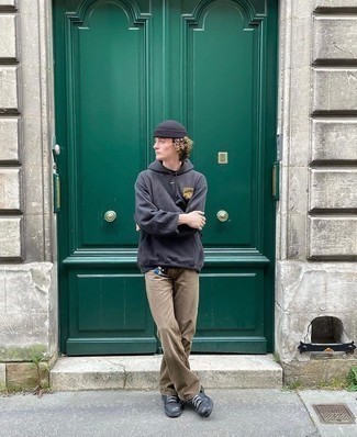 С чем носить худи с вышивкой мужчине