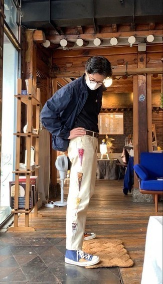 С чем носить джинсы с вышивкой мужчине