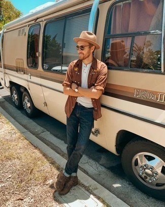 С чем носить рубашку с вышивкой мужчине