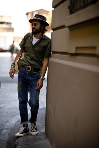 С чем носить рубашку с вышивкой мужчине