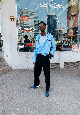 С чем носить рубашку с вышивкой мужчине