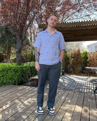 С чем носить футболку с вышивкой мужчине