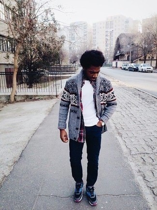 С чем носить кардиган с жаккардовым узором мужчине