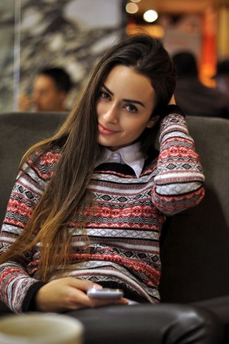 С чем носить свитер с жаккардовым узором женщине