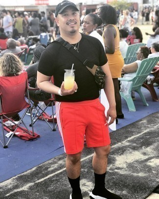 С чем носить поясную сумку мужчине