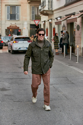 Как носить полевую куртку с кроссовками
