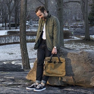 Как носить полевую куртку с низкими кедами