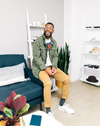 Как носить полевую куртку с низкими кедами