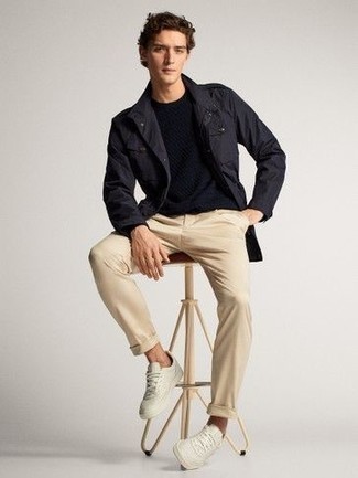 Как носить полевую куртку с низкими кедами