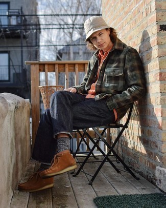 С чем носить фланелевую куртку-рубашку мужчине