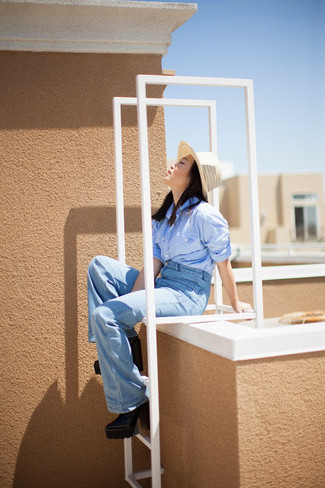 Как носить джинсы-клеш с ботильонами