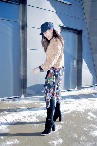 С чем носить кепку женщине