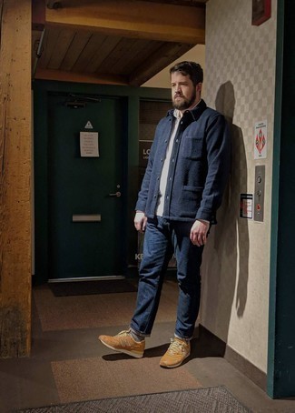 С чем носить флисовую куртку-рубашку мужчине