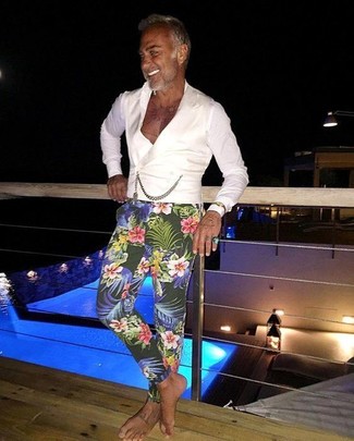 С чем носить брюки чинос с цветочным принтом