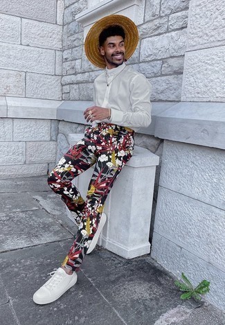С чем носить брюки чинос с цветочным принтом
