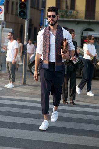 С чем носить шарф с цветочным принтом мужчине