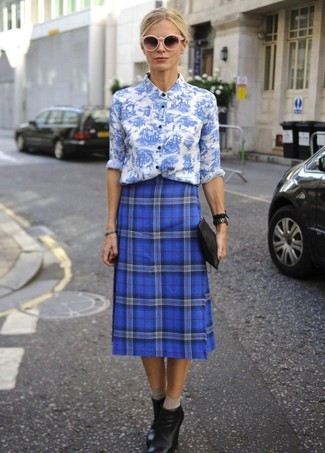 С чем носить рубашку с цветочным принтом женщине