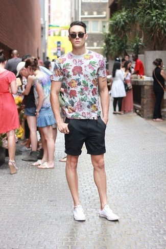 С чем носить футболку с цветочным принтом мужчине