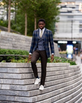 С чем носить галстук с цветочным принтом мужчине