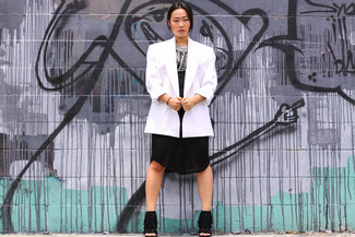 С чем носить босоножки на каблуке c бахромой