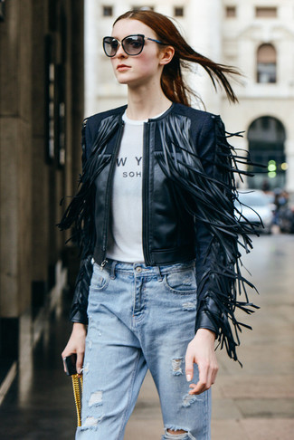 С чем носить кожаную косуху c бахромой женщине