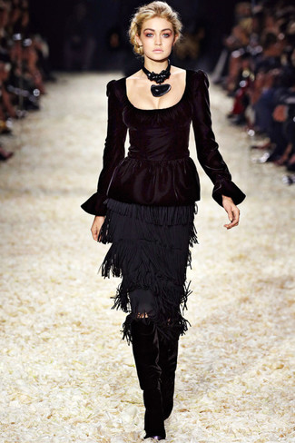 С чем носить юбку-карандаш c бахромой