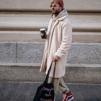 Как носить шубу с спортивными штанами мужчине