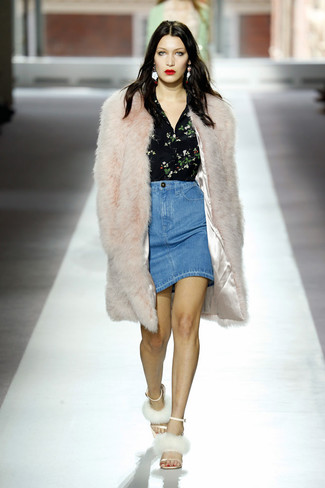 С чем носить меховые босоножки на каблуке