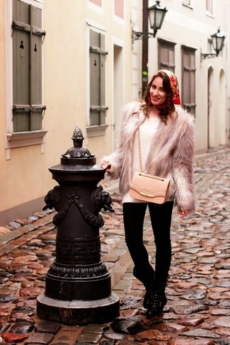 Как носить короткую шубу с полусапогами