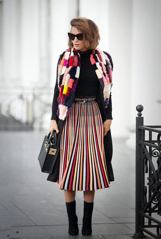 С чем носить меховой шарф женщине