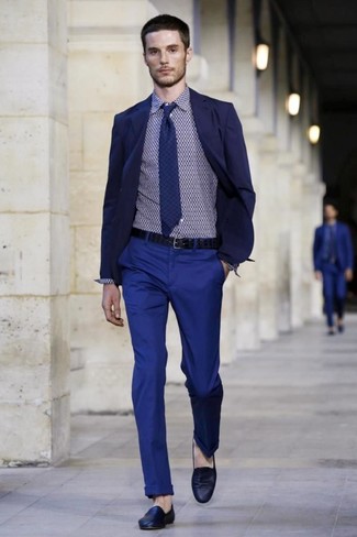 С чем носить классическую рубашку с геометрическим рисунком мужчине