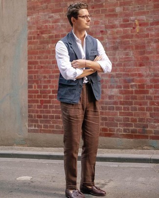 Как носить куртку без рукавов с лоферами мужчине