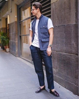 Как носить куртку без рукавов с лоферами мужчине