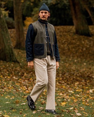 Как носить куртку без рукавов с лоферами мужчине