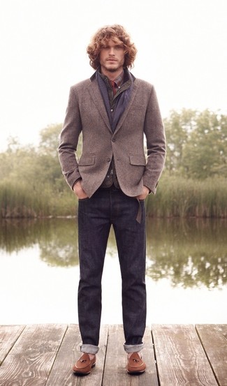 Как носить куртку без рукавов с лоферами мужчине