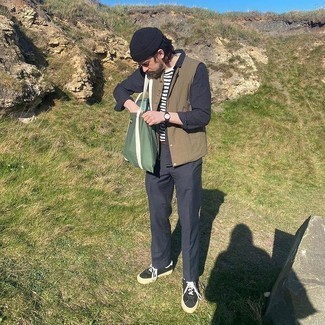 Как носить куртку без рукавов с низкими кедами мужчине