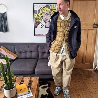 Как носить куртку без рукавов с ветровкой мужчине