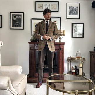 С чем носить пиджак в мелкую клетку мужчине