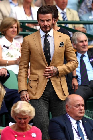 С чем носить нагрудный платок в мелкую клетку