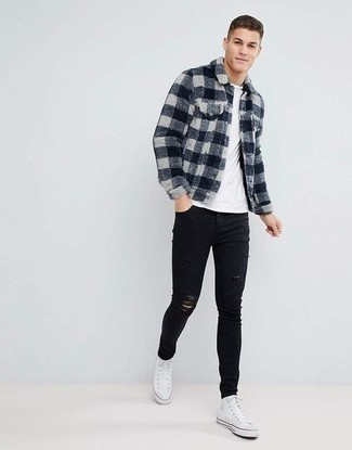 С чем носить куртку-рубашку в мелкую клетку мужчине