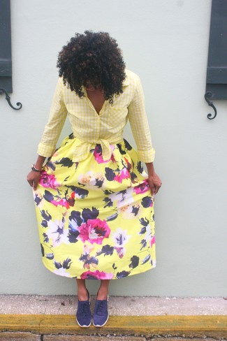 С чем носить рубашку в мелкую клетку женщине