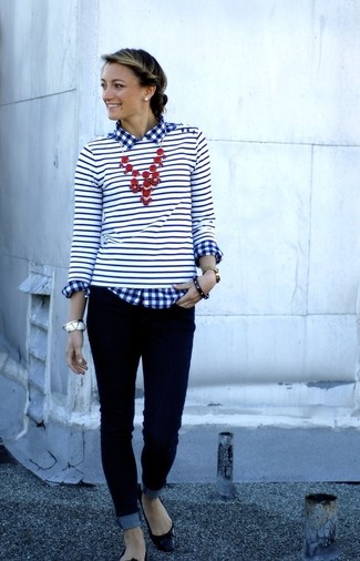 С чем носить рубашку в мелкую клетку женщине