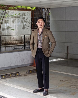 С чем носить рубашку с коротким рукавом в мелкую клетку мужчине