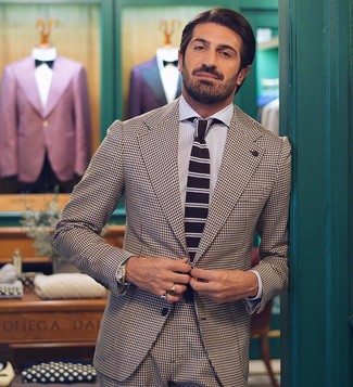 С чем носить костюм в мелкую клетку