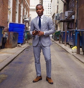 С чем носить костюм в мелкую клетку