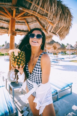 С чем носить купальник в мелкую клетку