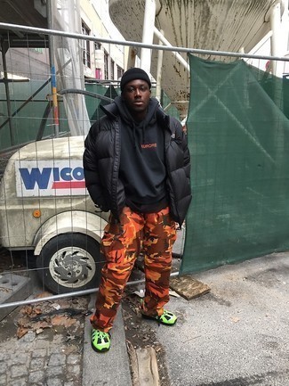 С чем носить золотые кроссовки мужчине