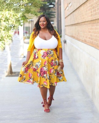 С чем носить золотой кардиган женщине