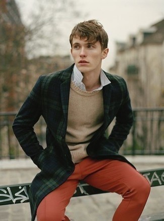 С чем носить золотые брюки чинос