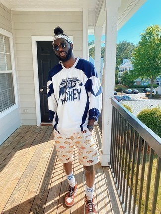 С чем носить золотые высокие кеды мужчине